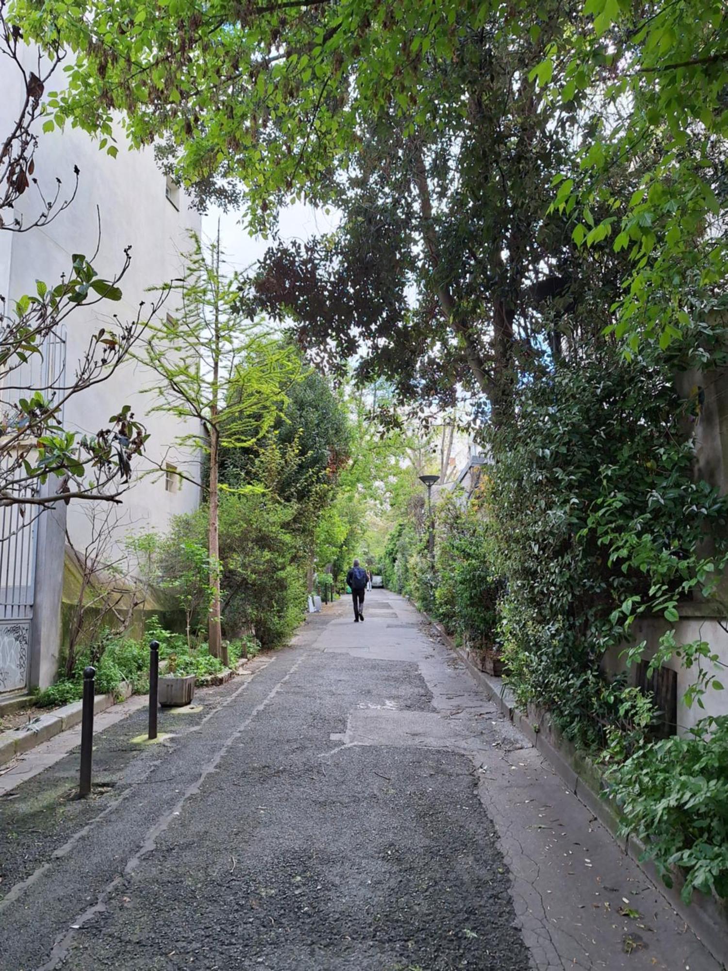 Chic Parisian Studio Retreat Bright Spacious And Secure Parking Ngoại thất bức ảnh